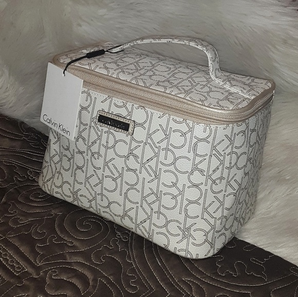 Calvin Klein Handbags - New Large Calvin Klein Storage Case!💫